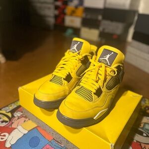 Jordan 4 lightning